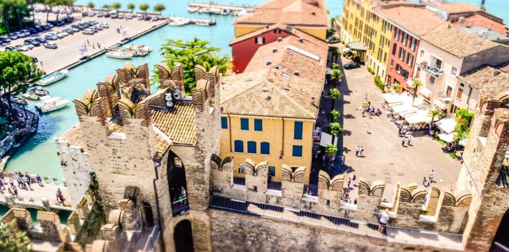 BIG_aerial-view-sirmione-from-scaliger-castle-italy_1672930960105