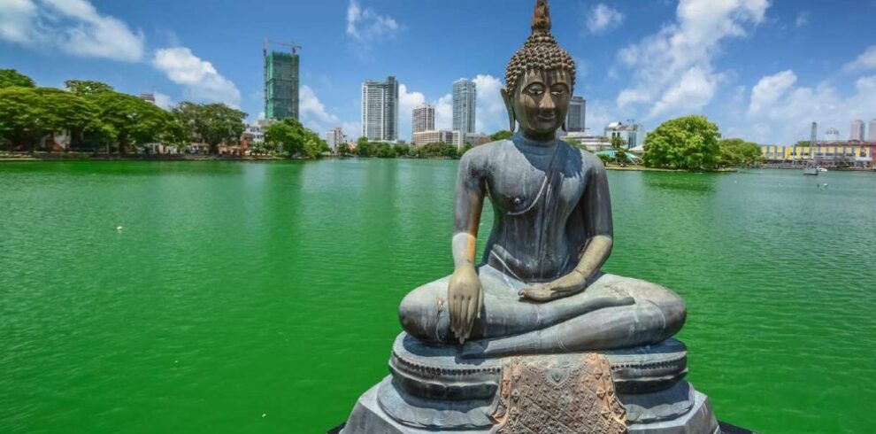 BIG_BIG_Sri-Lanka-Colombo-temppeli-is_15644916781295_1597840432981